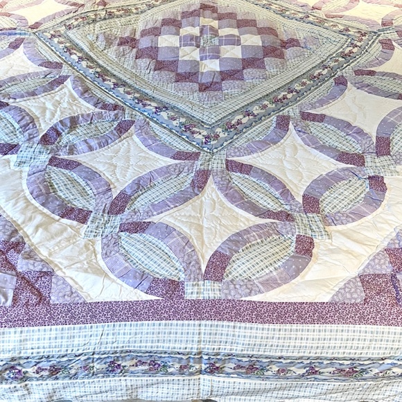 Hand Quilted Quilt Set with 2 Shams Queen Size - Picture 7 of 16